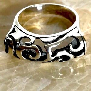 925 Sterling Silver Exquisite Design Ring